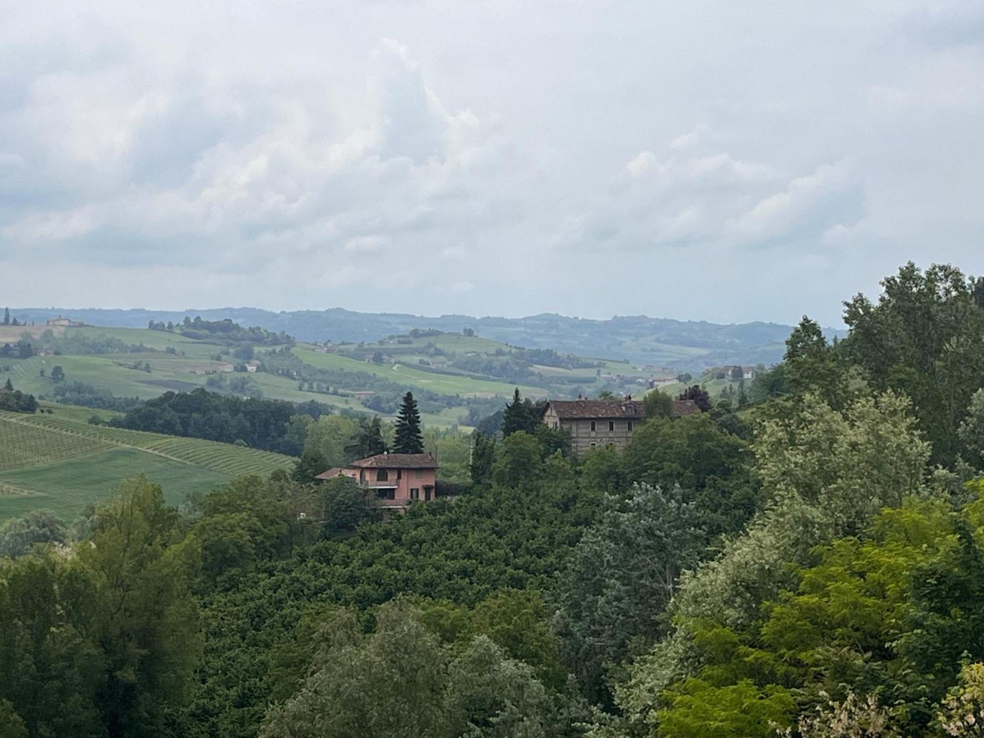 Appartamento "La Poesia Della Terra" Monforte dʼAlba Esterno foto