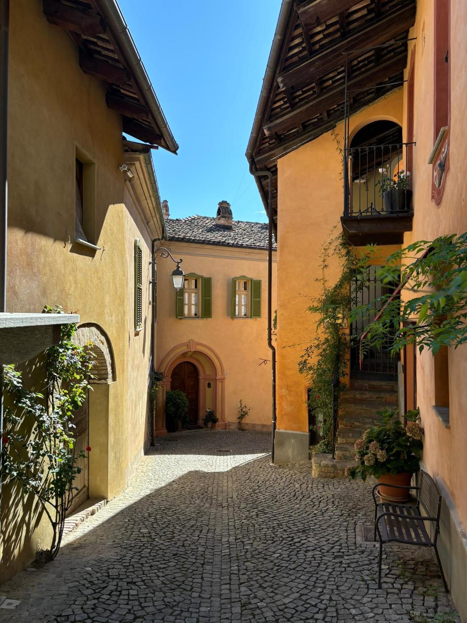 Appartamento "La Poesia Della Terra" Monforte dʼAlba Esterno foto