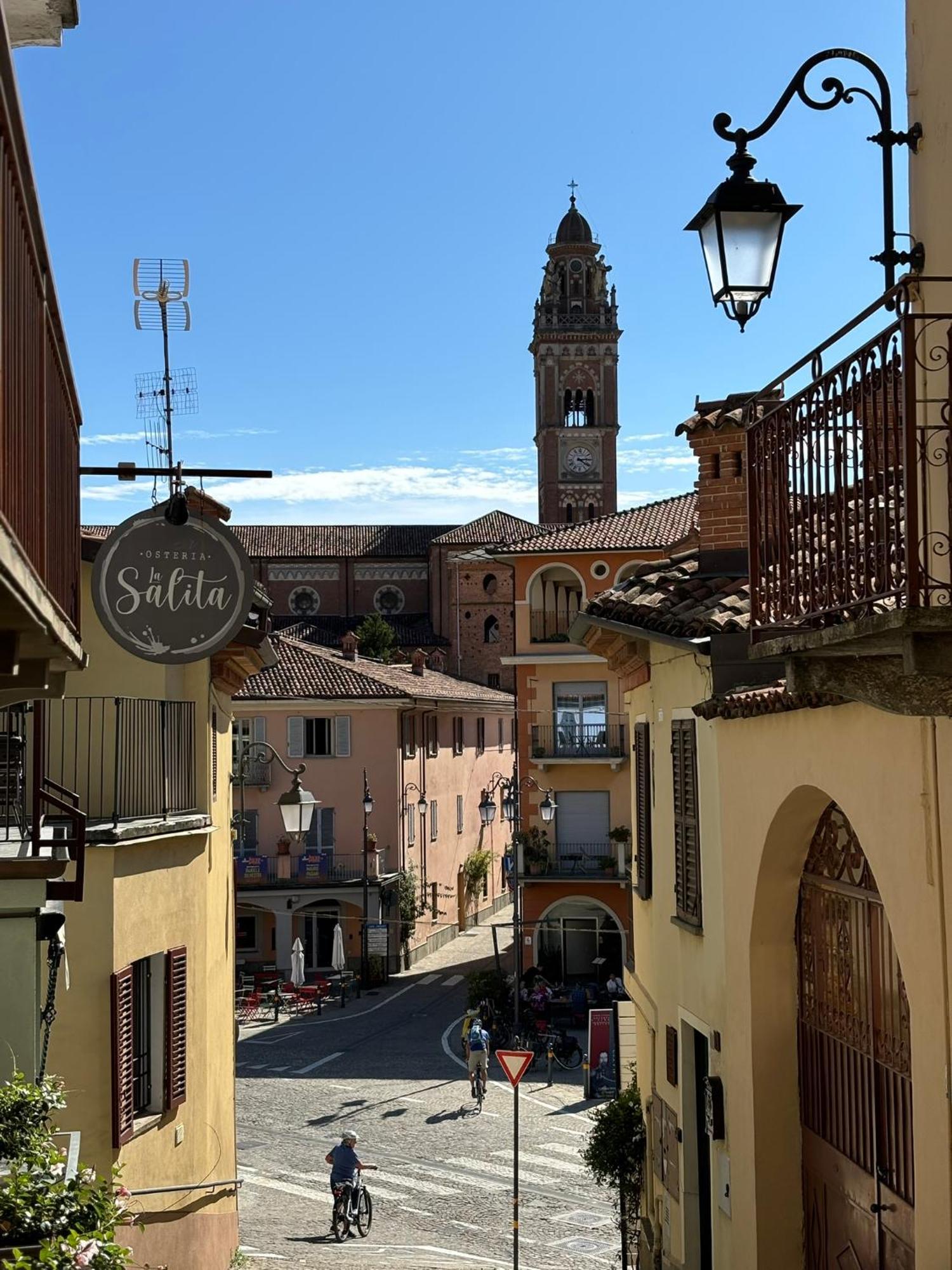 Appartamento "La Poesia Della Terra" Monforte dʼAlba Esterno foto